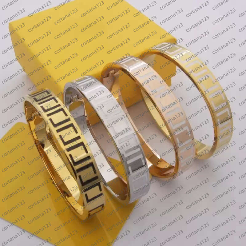 Designer Jewelry Lady Women Bangle Titanium Steel Black/white Enamel Engraved Letter Gold Bracelet