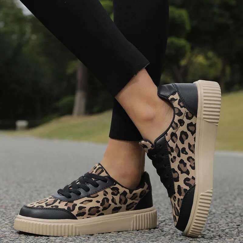 2025 Summer New Outdoor Walking Designer Fashion Skateboarding Shoes Leather Lace Breathable Slow Running Casual Sports Shoes