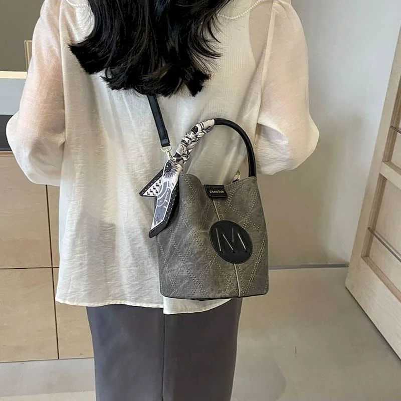 Ladies handbag casual Korean Fi cross body bag Ahetic Design luxury womens handbag hot selling item bucket bagXJ250412