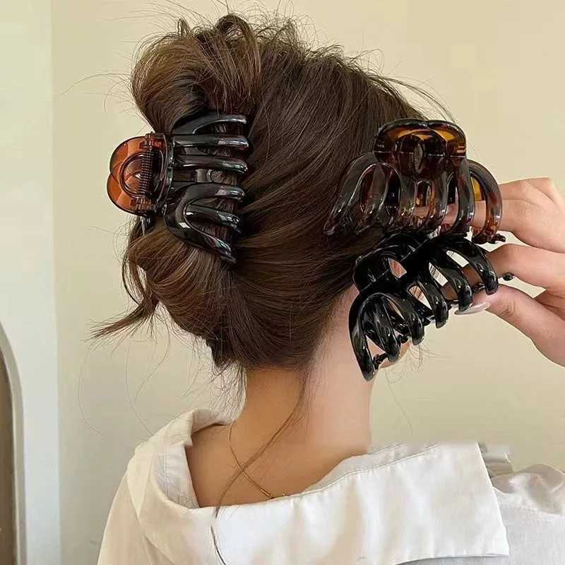Large Hollow Out Hair Claw Clips Crab Clamps Women Girls Ponytail Big PC Plastic Hair Barrettes Hairpin Hair Accessories Fashion Y2504012