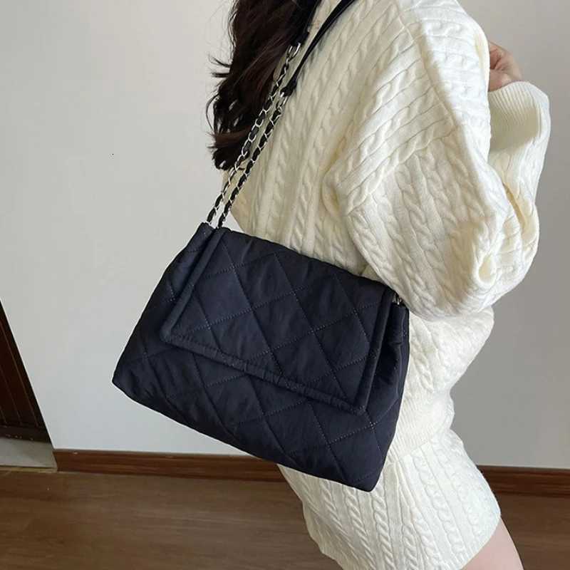 Korean Style Quilted Texture Crossbody Bag for Women Trendy Square Shoulder Bag with Wide Strap Simple and Versatile Chain BagT2511112