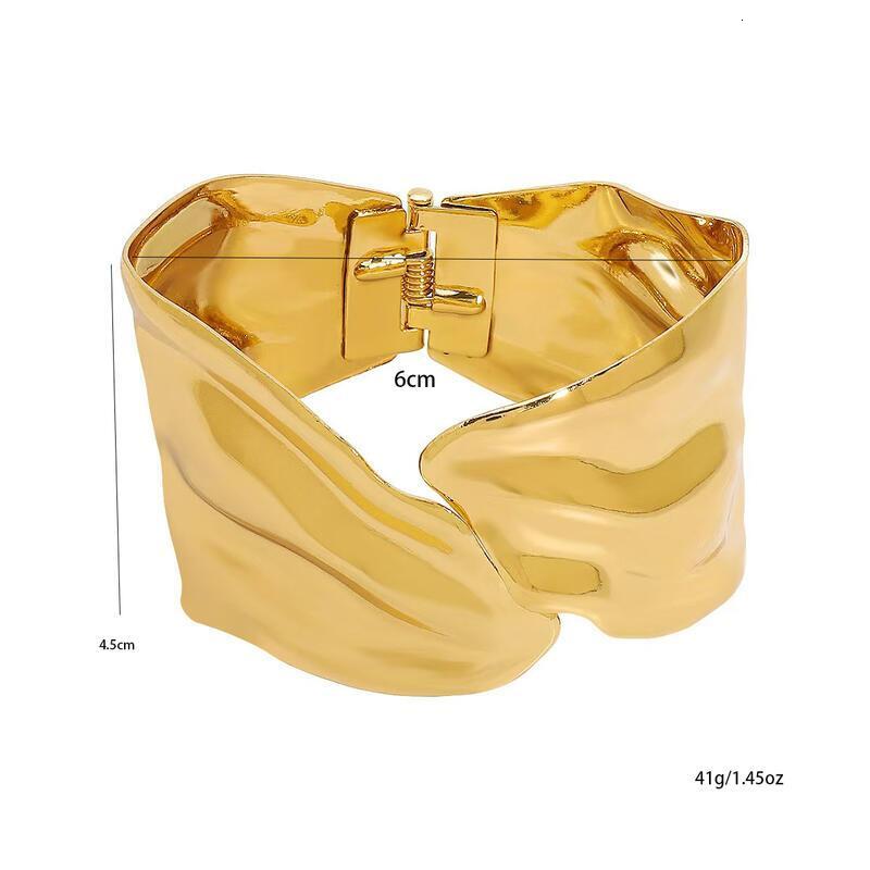 Elegance: Statement Golden Wave Cuff Bracelet