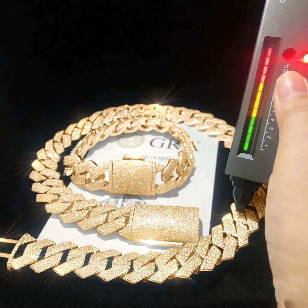 Durable VVS Moissanite Cubic Zirconia Rapper Cuban Link Pendant Necklace - 24mm