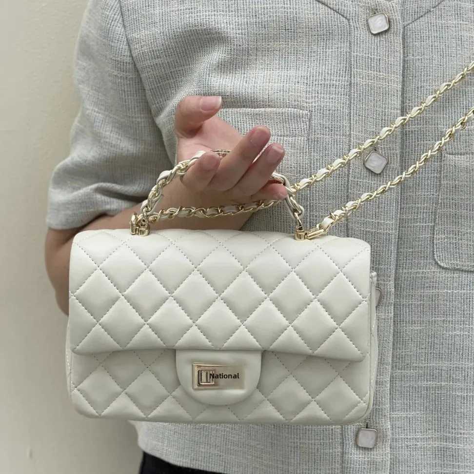 Argyll Genuine Leather Womens Crossbody Bag Sweet Fresh Versatile Daily Use Handbag Chain Strap Small Square Bag From ChinaW251112