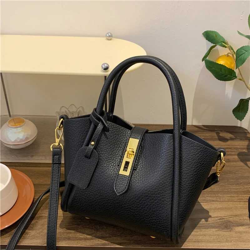 2024 New Beige Lech Pattern Paris Encounter Handbag New High End Handbag Single Shoulder Cross BagXJ250412