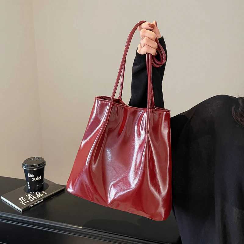 New Womens Large Capacity Fashion Handbag Solid Color Fashion Bucket Bag Womens Fi PU Shoulder BagXJ250412