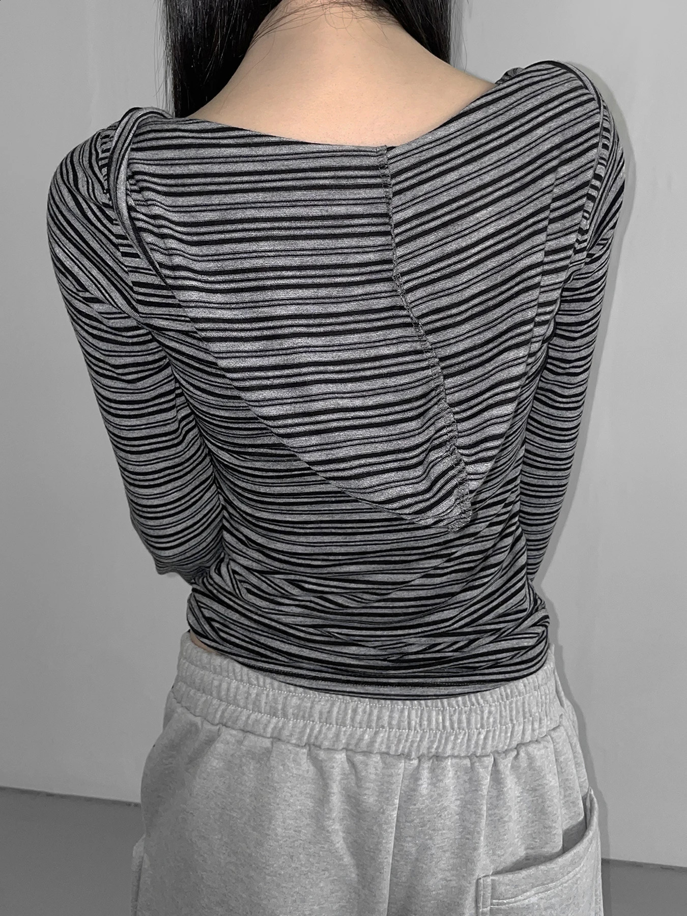 Casual striped corset long sleeved hooded Tshirt womens n slim fit simple and fashionable top 250411e