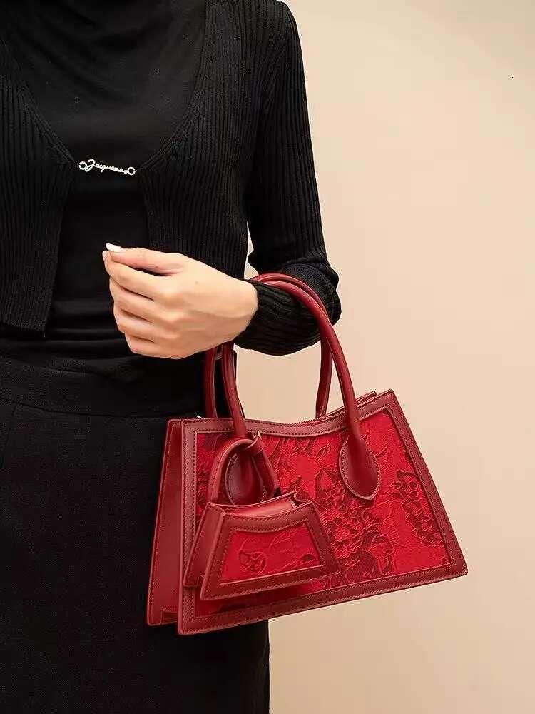 High Quality Sexy Red Fashion Embroidery Composite Textured Leather Women Handbag Lady Purse Casual Tote Crossbody Bag