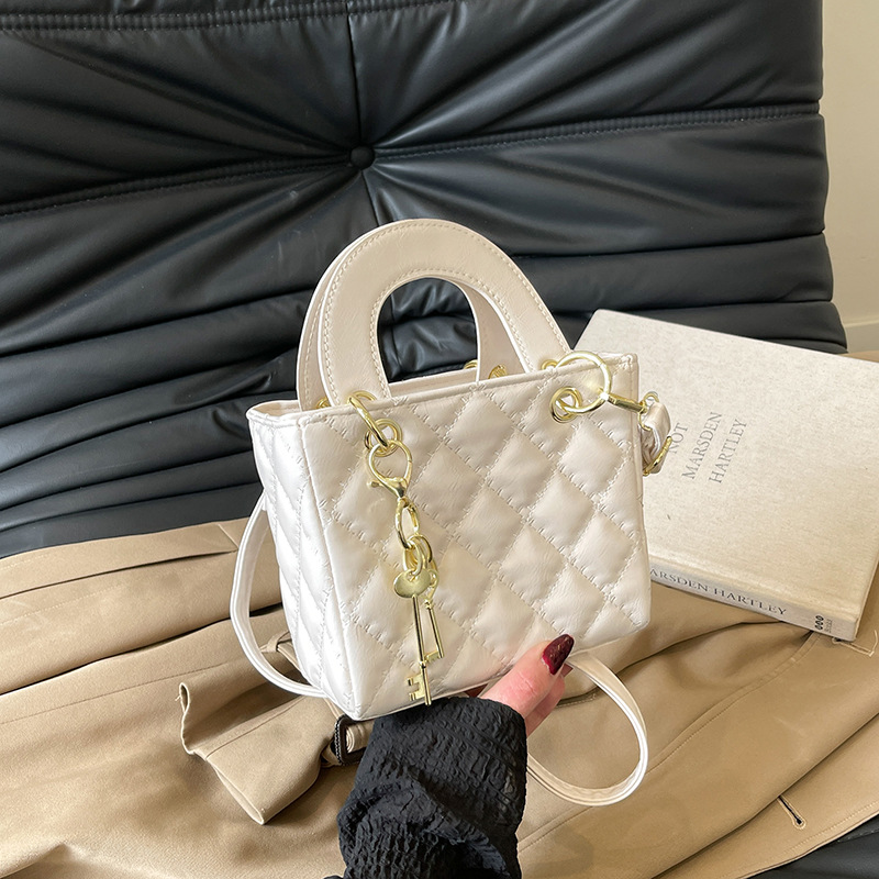 2025 Fashionable mini bag for women new style trendy fashion chain handle small square bag high-end sense single shoulder and cross body bag