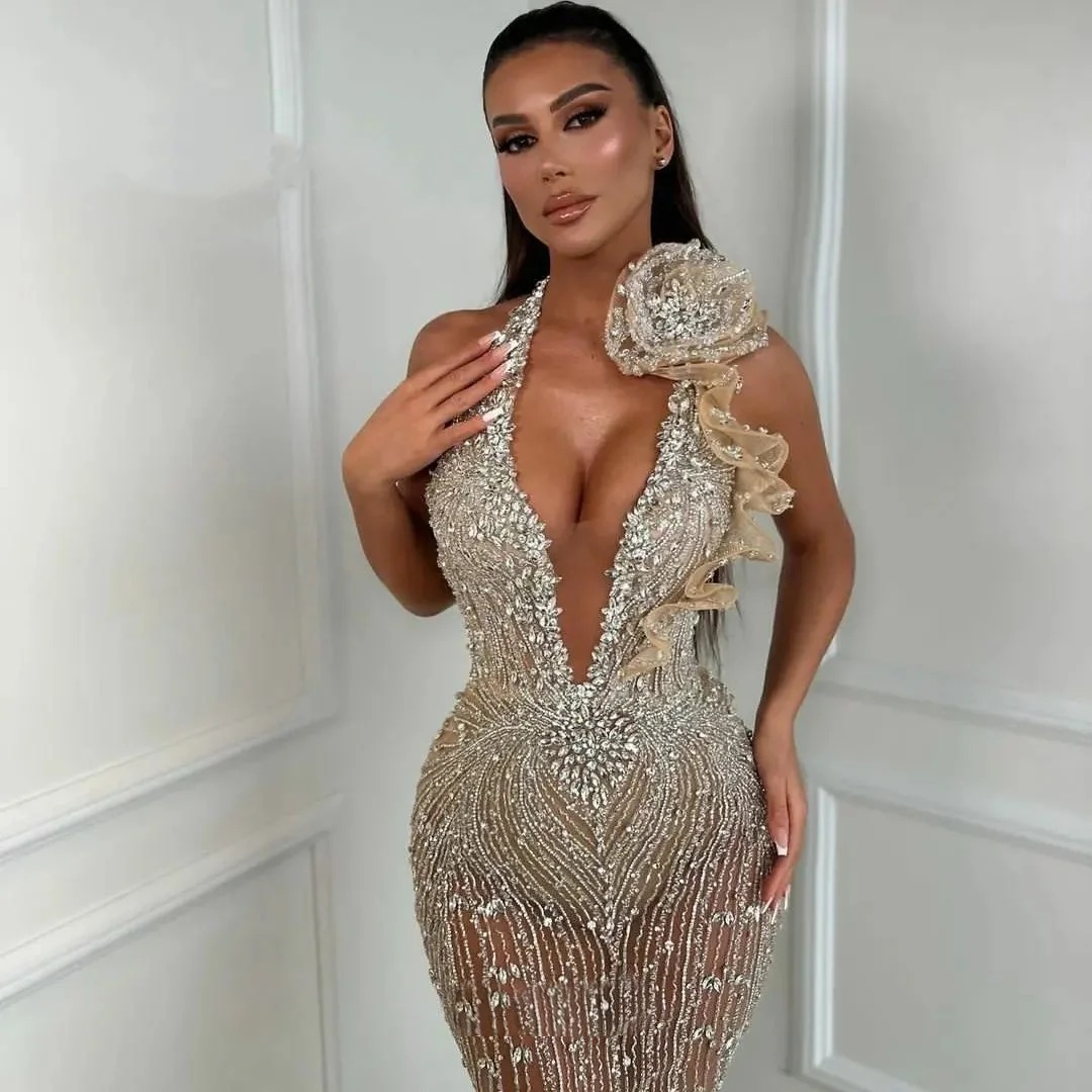 Exquisite Evening Dresses Crystal Halter Prom Gowns See Through Beading Illusion Sleeveless Customized Formal Occasion Plus Size Party Dress Vestidos 