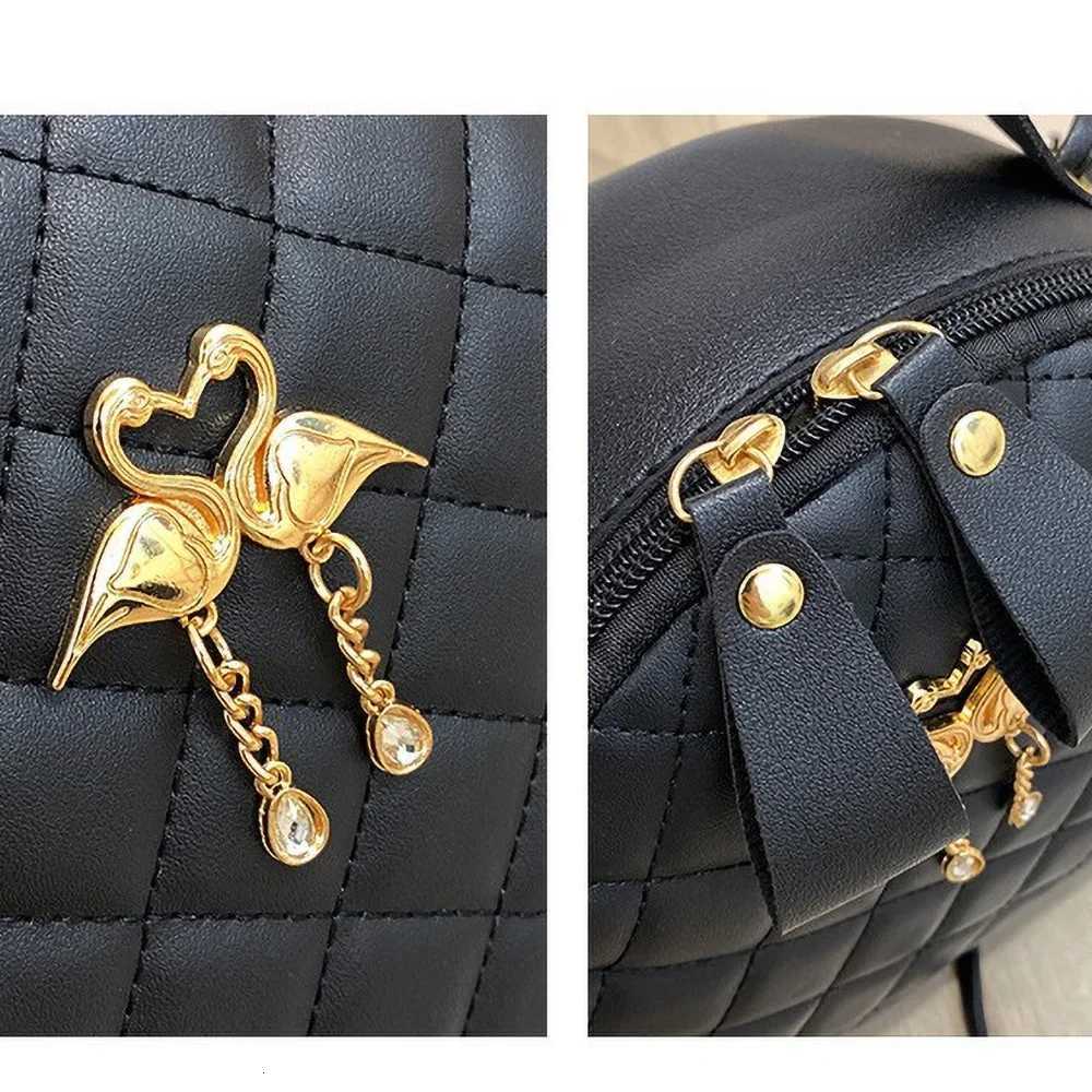 Leisure diamond patterned embroidered hand-held small round bag new fashionable and simple double heron decoration womens crosT2511112