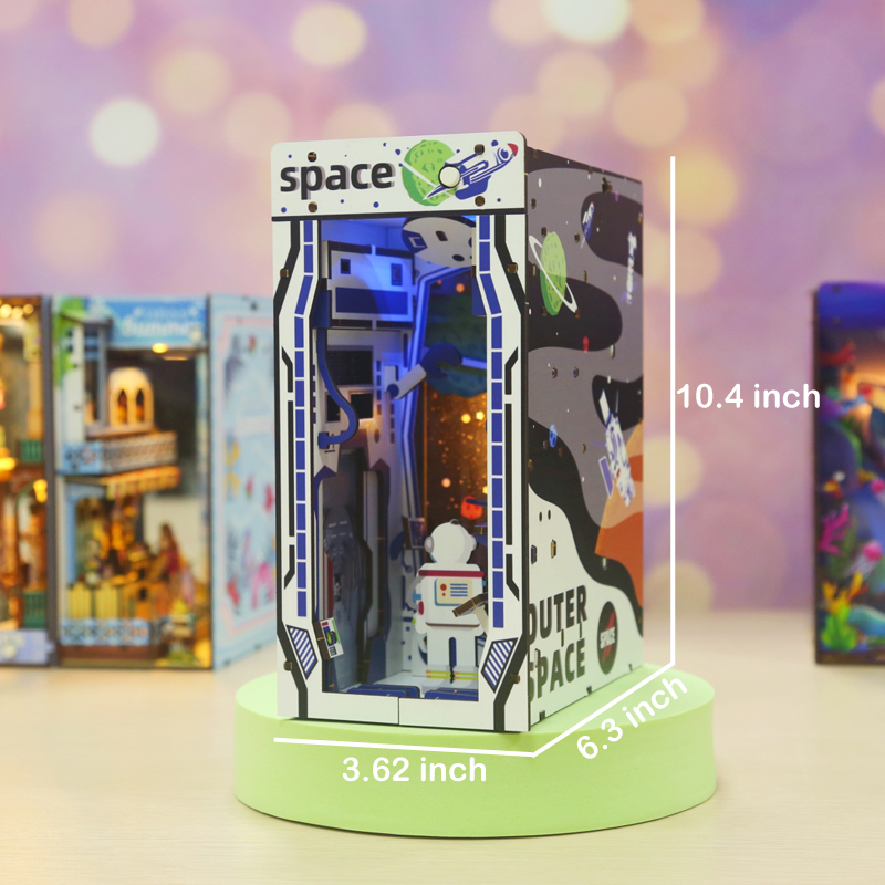 Space World DIY Assembled Bookend, Exquisite Astronaut-Themed Wooden Craft with LED Light Effect, Creative Bookshelf Insert Decor for Space Enthusiast