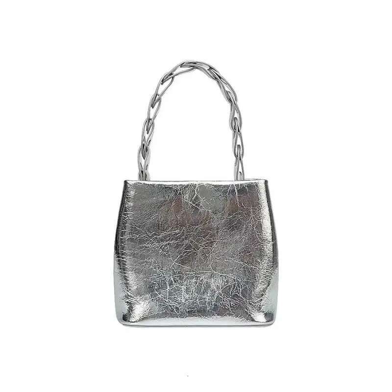 2024 New Fashion Sier Patent Leather Shiny Surface Bucket Shaped Handbag For Dinner Party Temperament Diagonal Cross Bag Trend