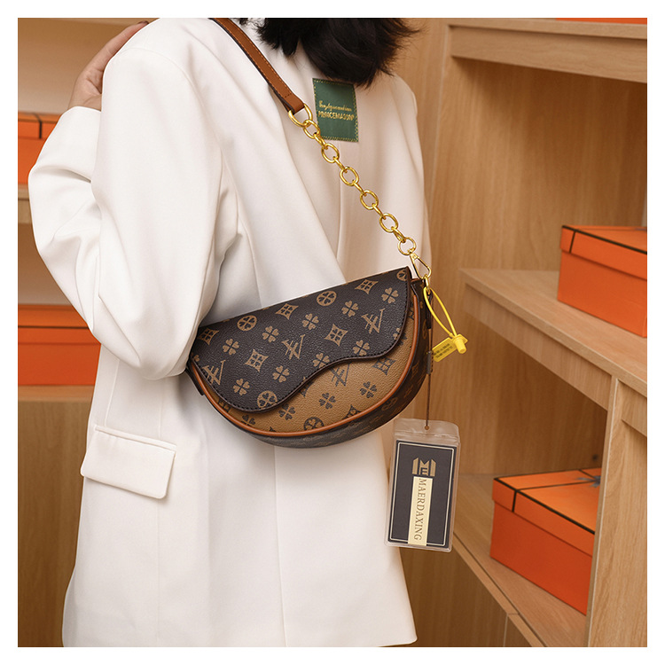Women's saddle with texture new style for autumn winter printed women's fashionable cross body all-match and high-end sense shoulder bag