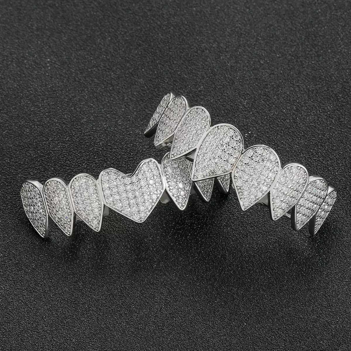Hiphop Rock Iced Out 5A Zircon Heart Shaped Grillz Suitable for Women Top and Bottom Cubic Zirconia Grill Set Dental Jewelry Wholesale W250412