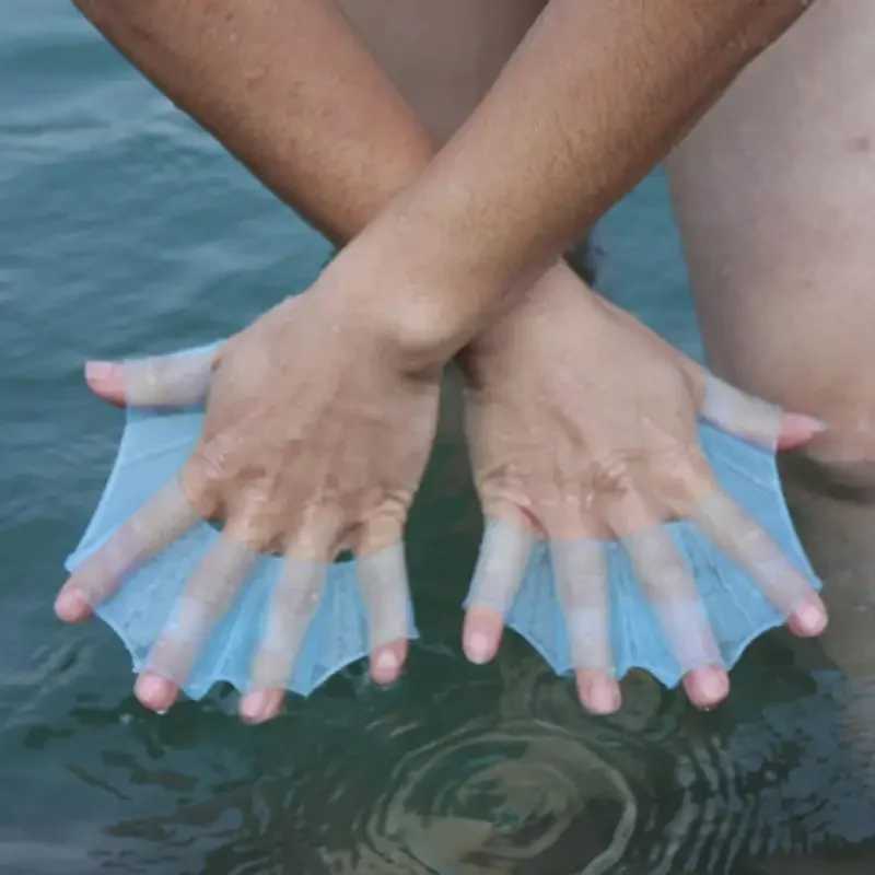 1 pair of neutral frog shaped silicone girls swimming hand finger flip finger weaving gloves paddle water sportsY250412