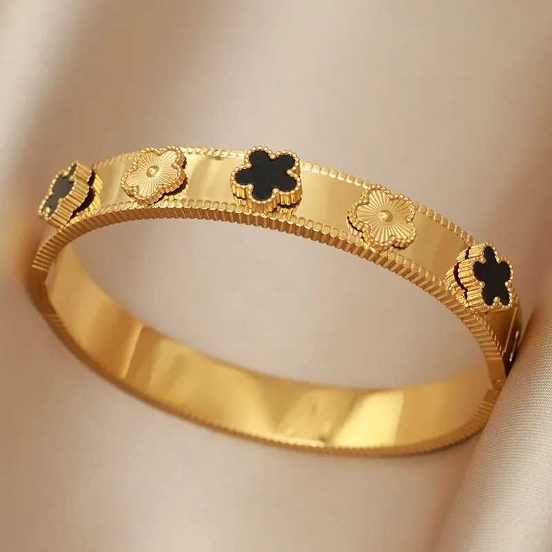 New Sight Stainless Steel Metal Letter M Bangles for Women Fashion Brand Jewelry Unique Flower Bangles Party Accessories GiftsC250411
