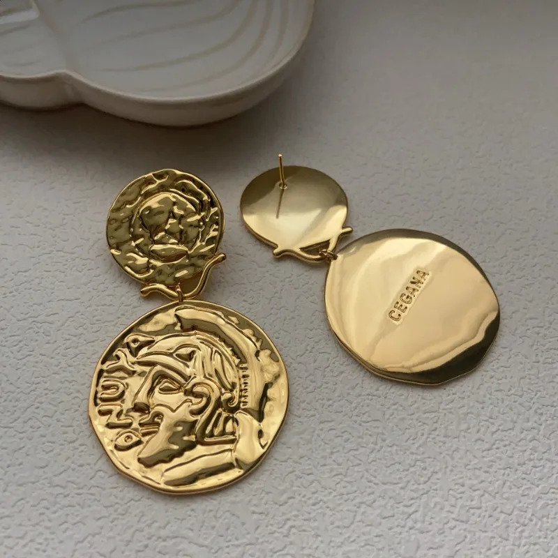 Retro Ancient Roman Coin Womens Dangle Earrings Fashion High-end Charm Unique Womens Earrings 250411