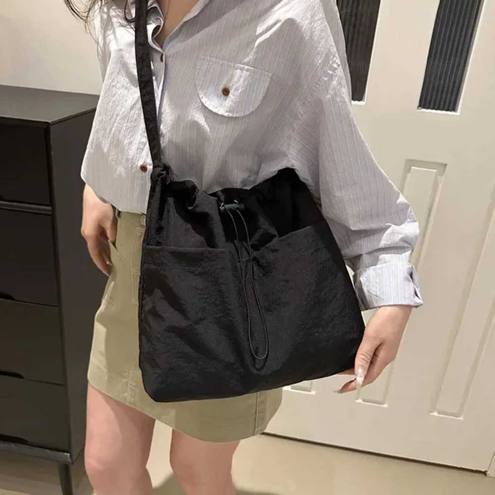 Women Canvas Crossbody Bags Large Capacity Shoulder Bags For Teenager Messenger Bag Student drawstring School Bags Woman PacketT2511112