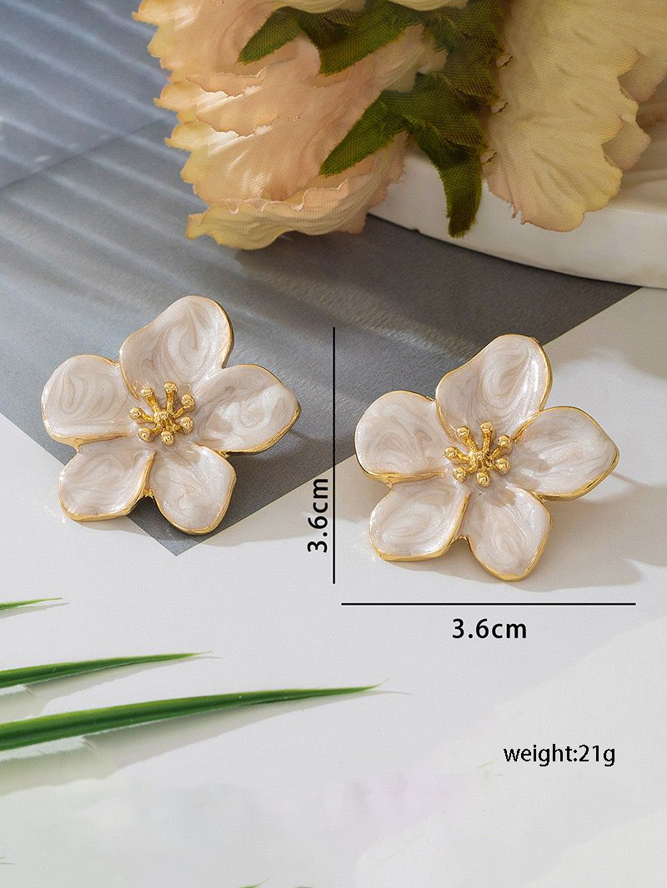 Ladies' earrings cloud drip oil flower shaped earrings