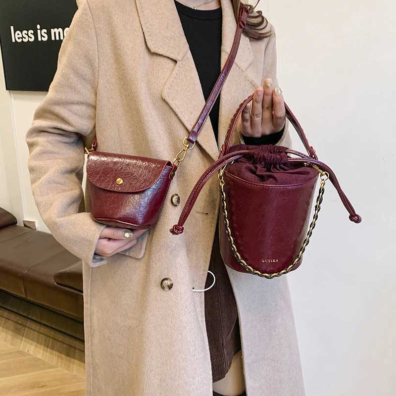 MOODS bucket cross body bag womens oil waxed leather 2-in-1 chain shoulder bag 2024 luxury designer wallet and handbagXJ250412
