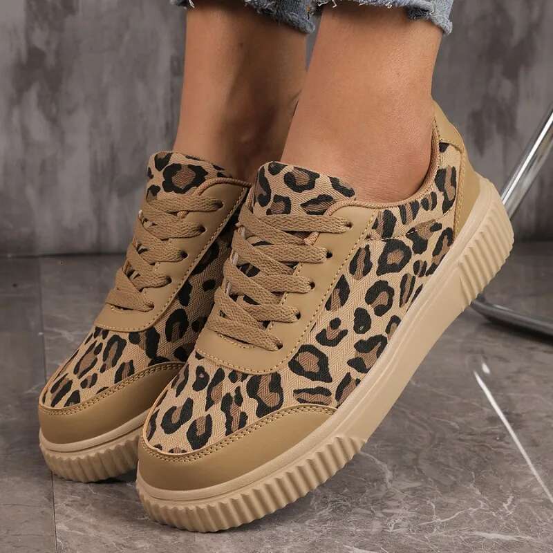 2025 Summer New Outdoor Walking Designer Fashion Skateboarding Shoes Leather Lace Breathable Slow Running Casual Sports Shoes