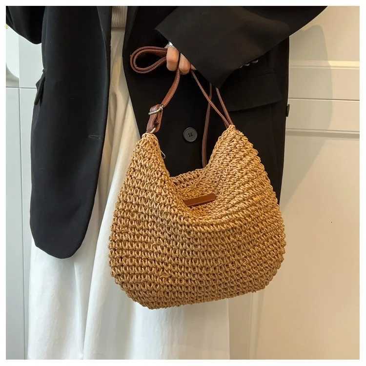 Straw knitted womens shoulder bag leisure hand knitted all kinds of women crossbody bag holiday beach bagT2511112