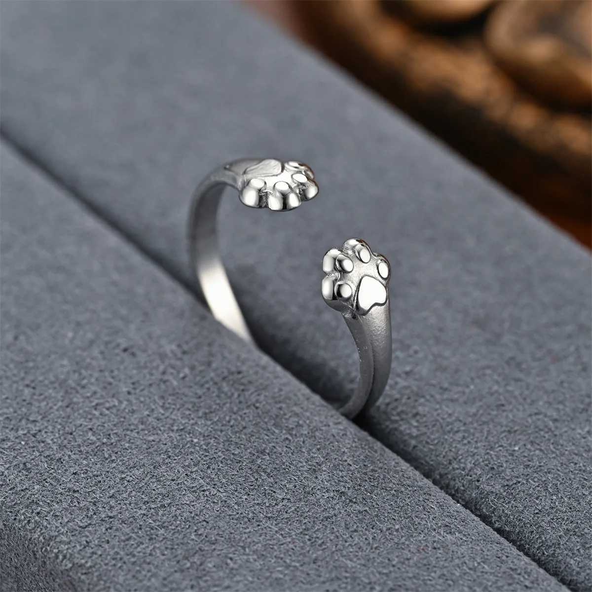 New hot selling fashionable stainless steel cat CL ring with adjustable opening suitable for womens jewelry giftsXJ250412