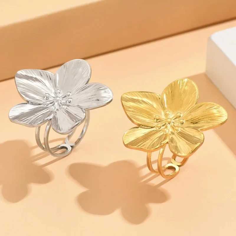 Elegant stainless steel gold floral ring suitable for women new open ring finger punk wedding jewelry giftXJ250412