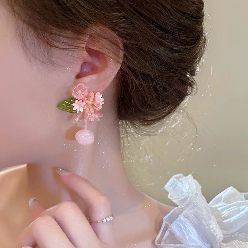 Ladies' earrings with colorful flowers