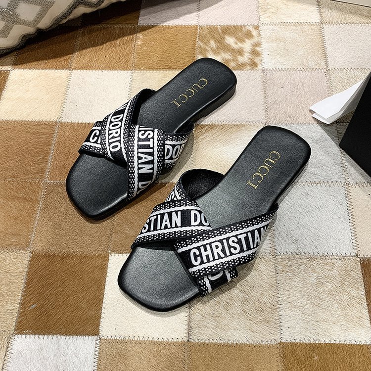 Ladies 2025 summer new foreign trade plus-size net red slippers outside Europe and the United States fashion casual everything a word flat slippers sh