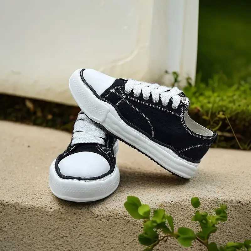 Retro slimming running shoes mesh shoes sneakers versatile and breathable casual sneakersC250411
