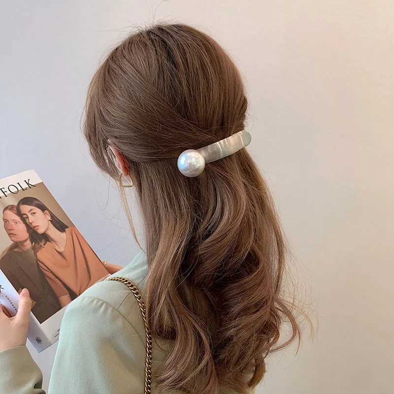 Fashion metal pearl hair clip temperature duckbill handle clip hair clip styling tool female hair clip accessory bucket Y2504012