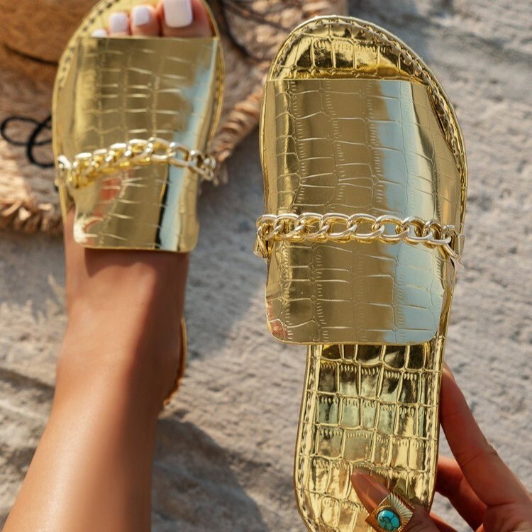 2025 plus size women's summer crocodile patterned chain fashion casual beach slippers