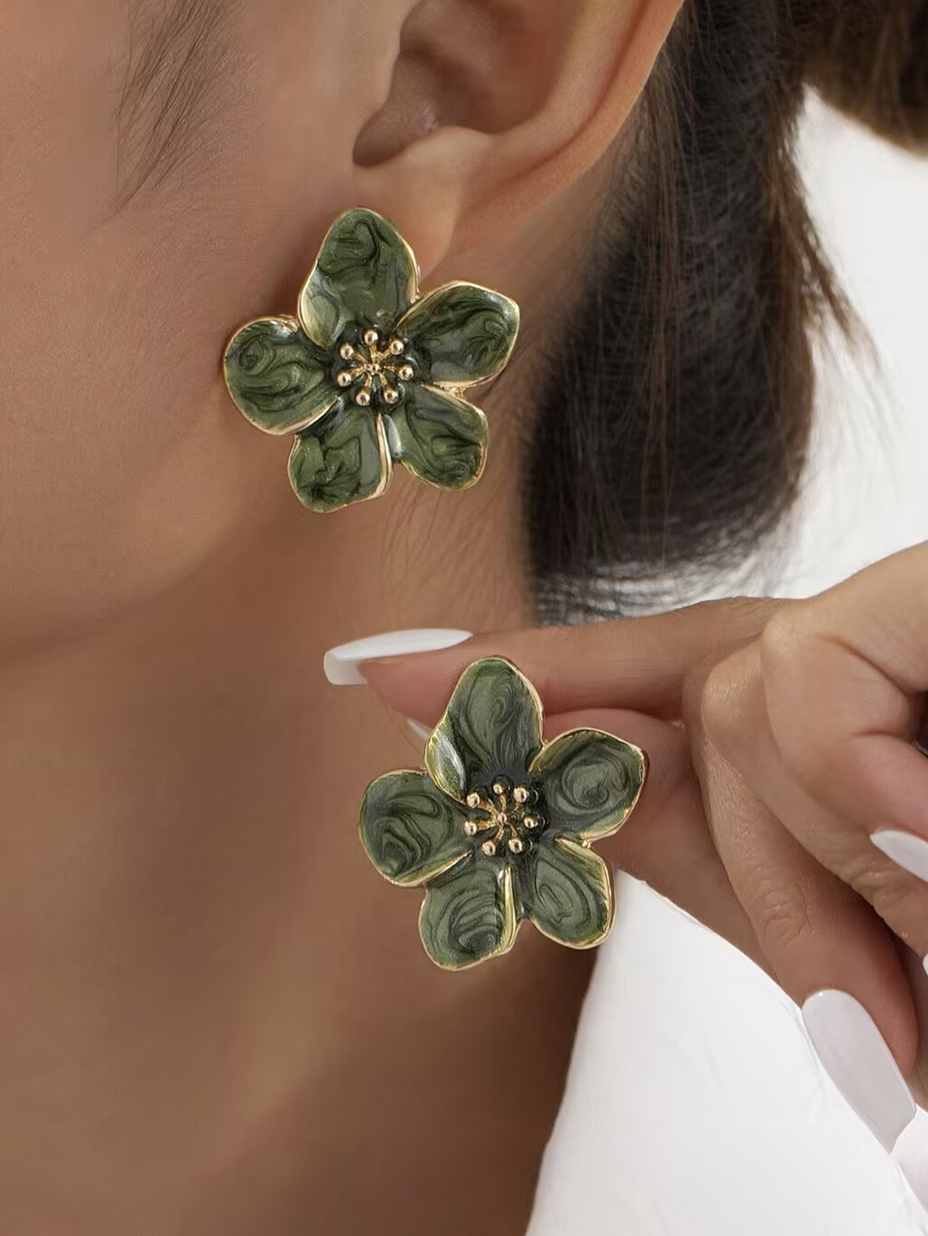 Ladies' earrings cloud drip oil flower shaped earrings