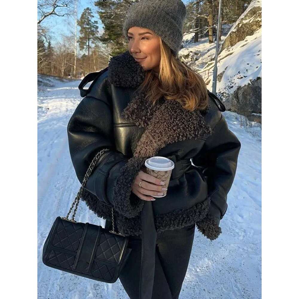 Vintage Patchwork Fur Leather Coats Women Lapel Lace Up Long Sleeve Thicken Warm Jacket 2025 Winter Lady New Streetwear Overcoat