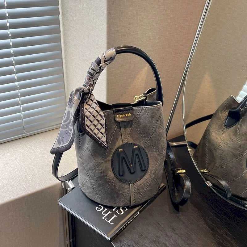 Ladies handbag casual Korean Fi cross body bag Ahetic Design luxury womens handbag hot selling item bucket bagXJ250412
