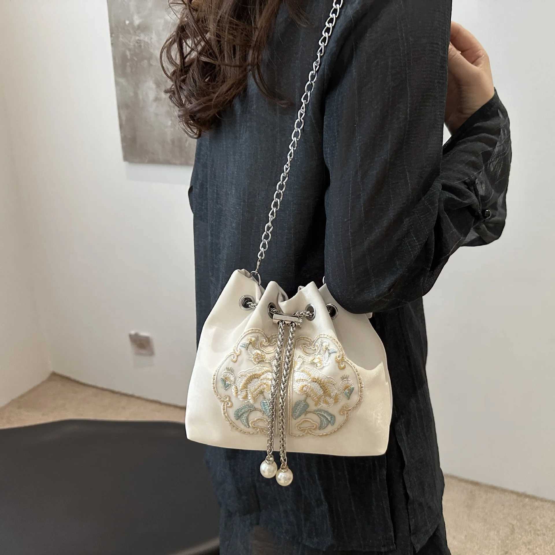 Chinese style womens handbag 2025 new sturdy and beautiful chain bag niche single shoulder cross bucket bagXJ250412