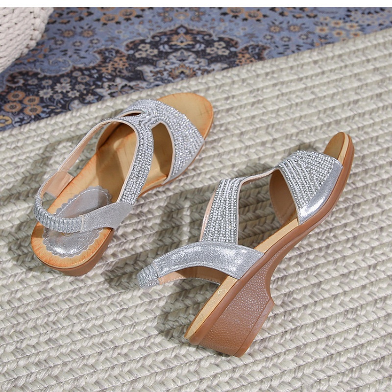 2025 Summer New Style Free Shipping Fashionable Thick Bottom Black Gold Silver Cool Slippers 36-42 Women Designer Outdoor Slippers