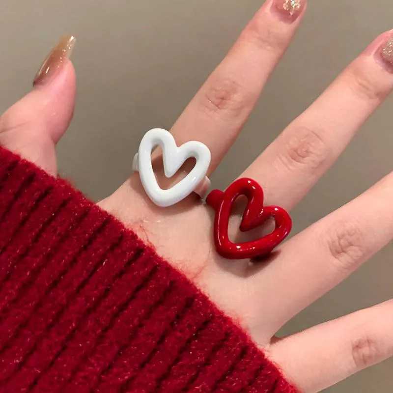 Red/White Resin Ring Womens Tren Temperature Hollow Heart Ring Womens Simple Foldable Knot Student JewelryXJ250412