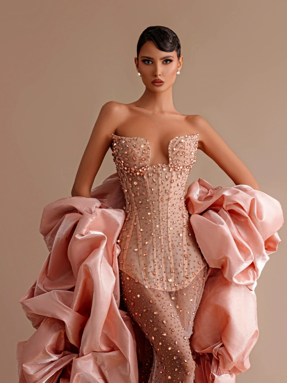 Luxury Crystal Evening Dresses Strapless Prom Gowns with Train Rhinestone Beading See Through Customized Formal Occasion Party Dress Vestidos de noche