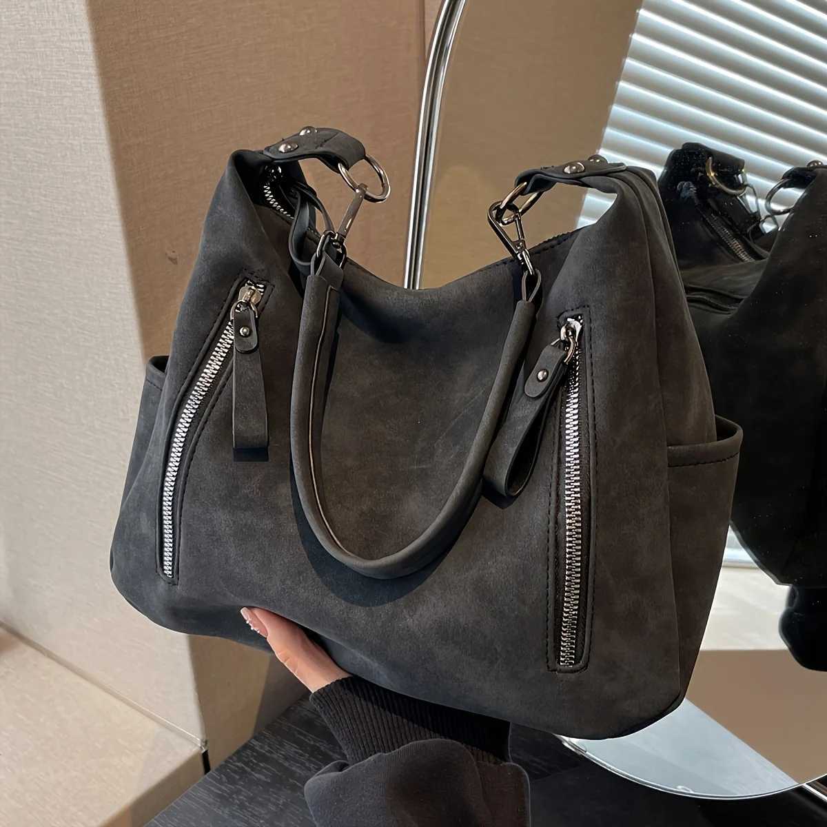 Fashion new large-capacity womens bag versatile retro messenger bag daily simple popular one-shoulder commuter tote bagT2511112