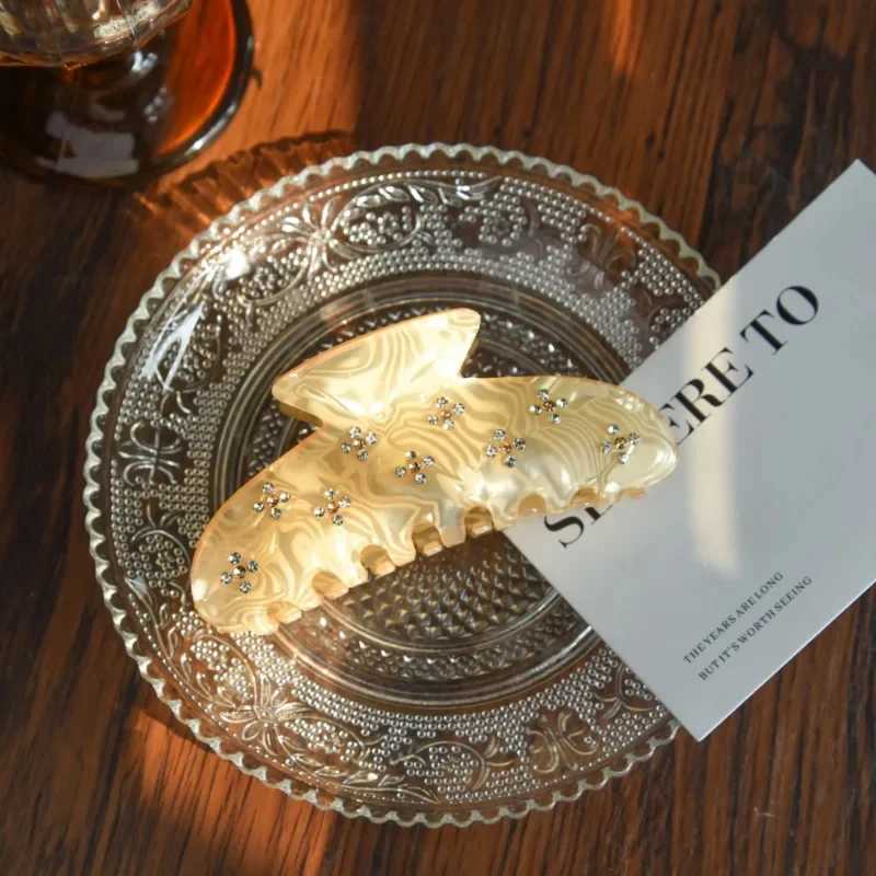 Cute Korean rhinestone hair claw acrylic elegant yellow striped crab hair clip womens winter hair accessory Y2504012