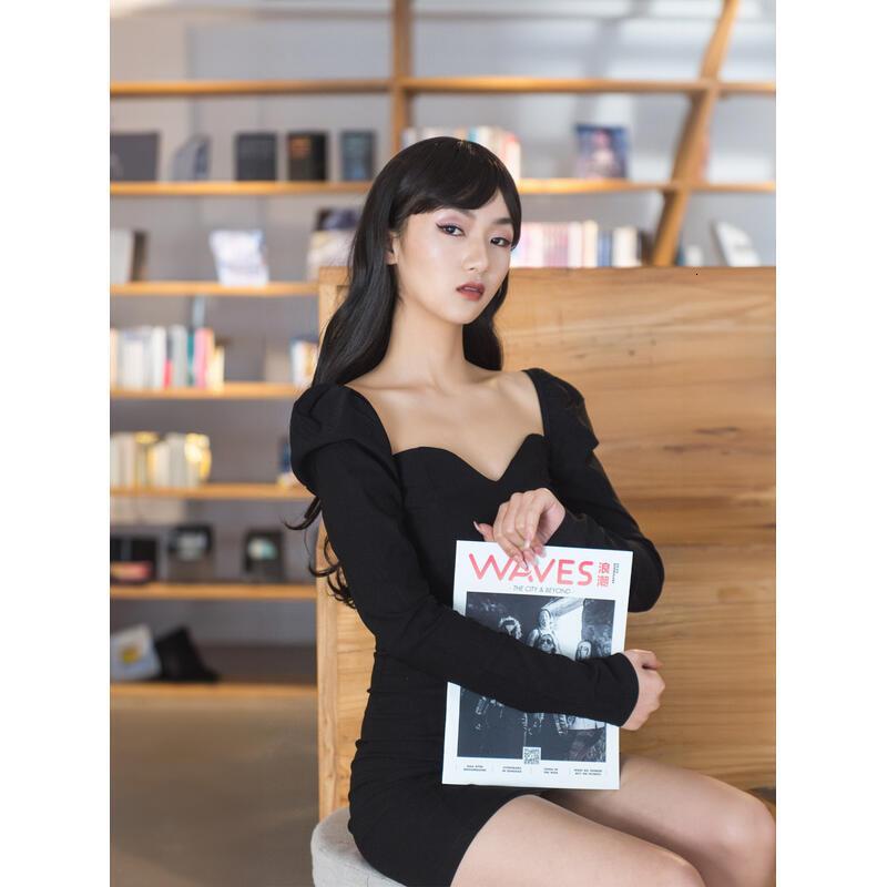 Medium-length wavy straight hair fully hine-made 26 inches Heat-resistant fiber high-temperature silk wig dyeable and soupable bangs synthetic wig. en
