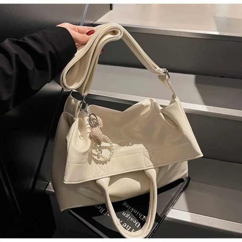Premium Ladies Bag In Internet-Famous Style Hand-Carry Versatility For Daily Commuter Elegance And Light LuxuryW251111