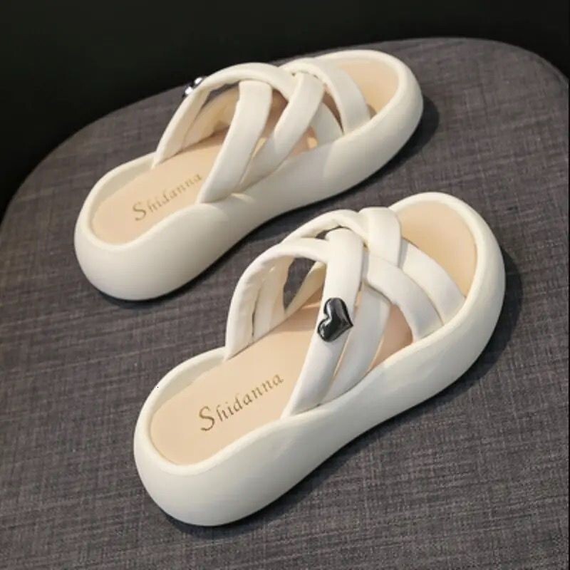 2025 new summer internet celebrity super hot niche high-end cool slippers for women's outerwear fashion thick sole matching skirt