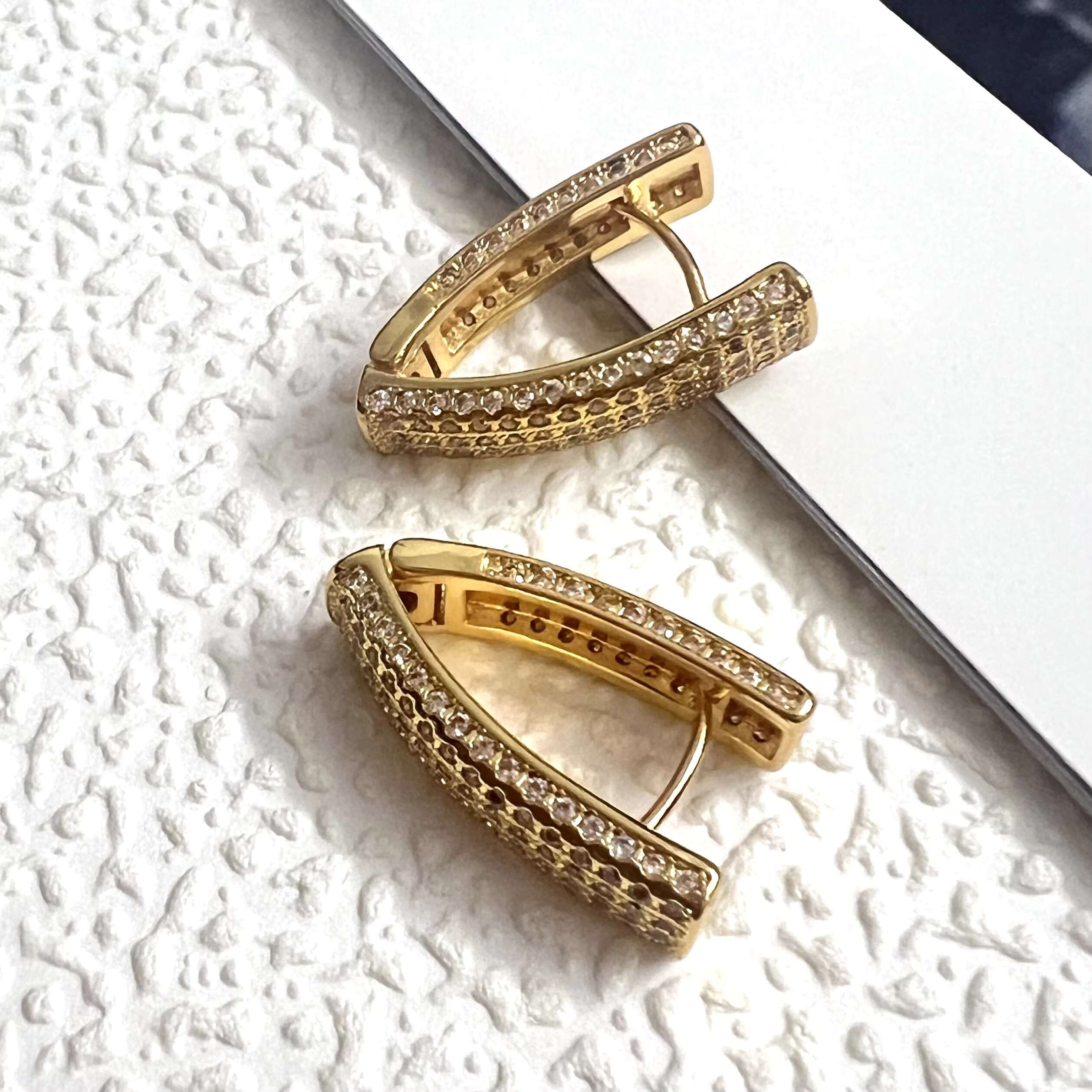 Wholesale 2024 Versatile Classic Gold Leaf Brass Moissanite Vintage Dropping Earrings for Women Girls Waterproof Trendy Fashion Gift
