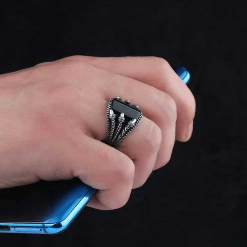 European and American retro pattern black curved gemstone ring mens punk fashion ringXJ250412