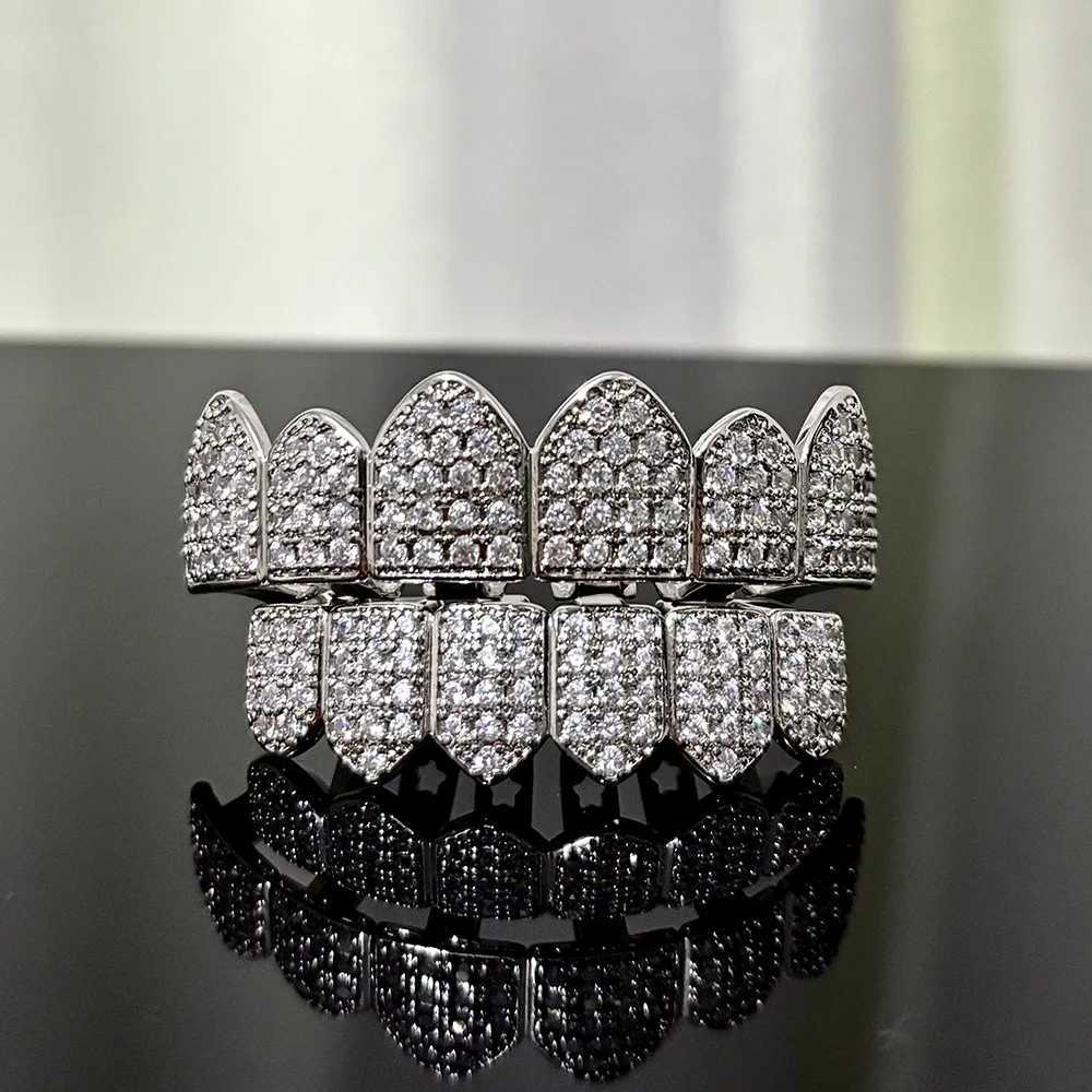 YONGX Top Bottom Ice Out Full CZ Stone Teeth Grillz Fangs Punk Hip Hop Cube Zircon Tooth Hat W250412