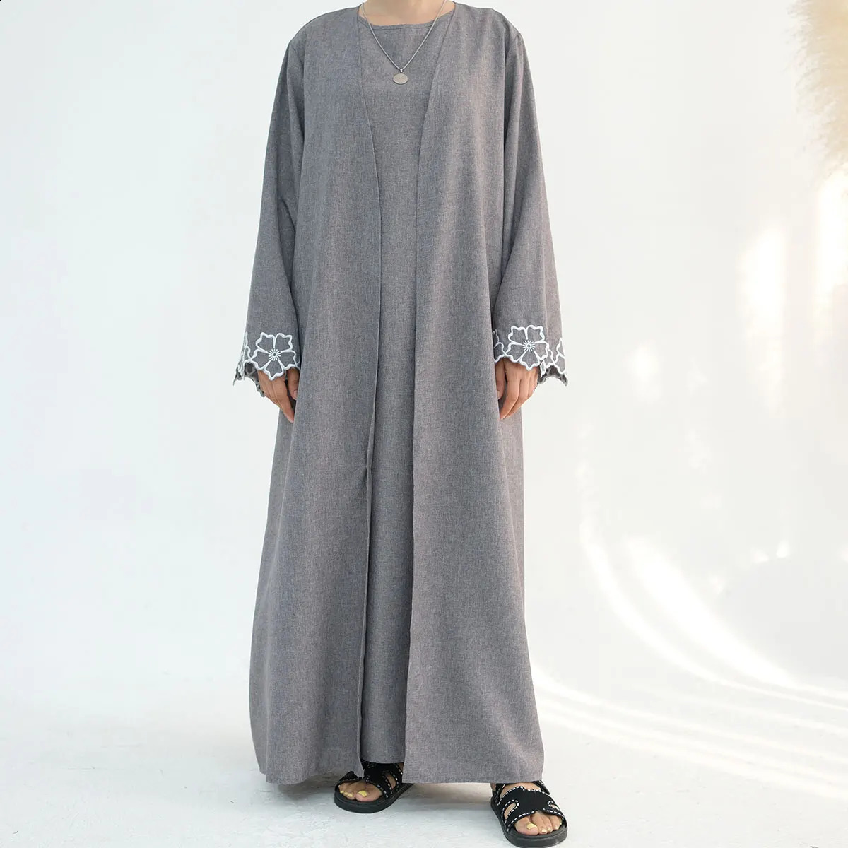 Saudi Arabias Army Green Abaya Robe ed Flower Cuffs Fashionable Muslim Womens Attic Suitable for Middle Eastern Fashion Enthusiasts 250411